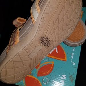 new nike foam slides